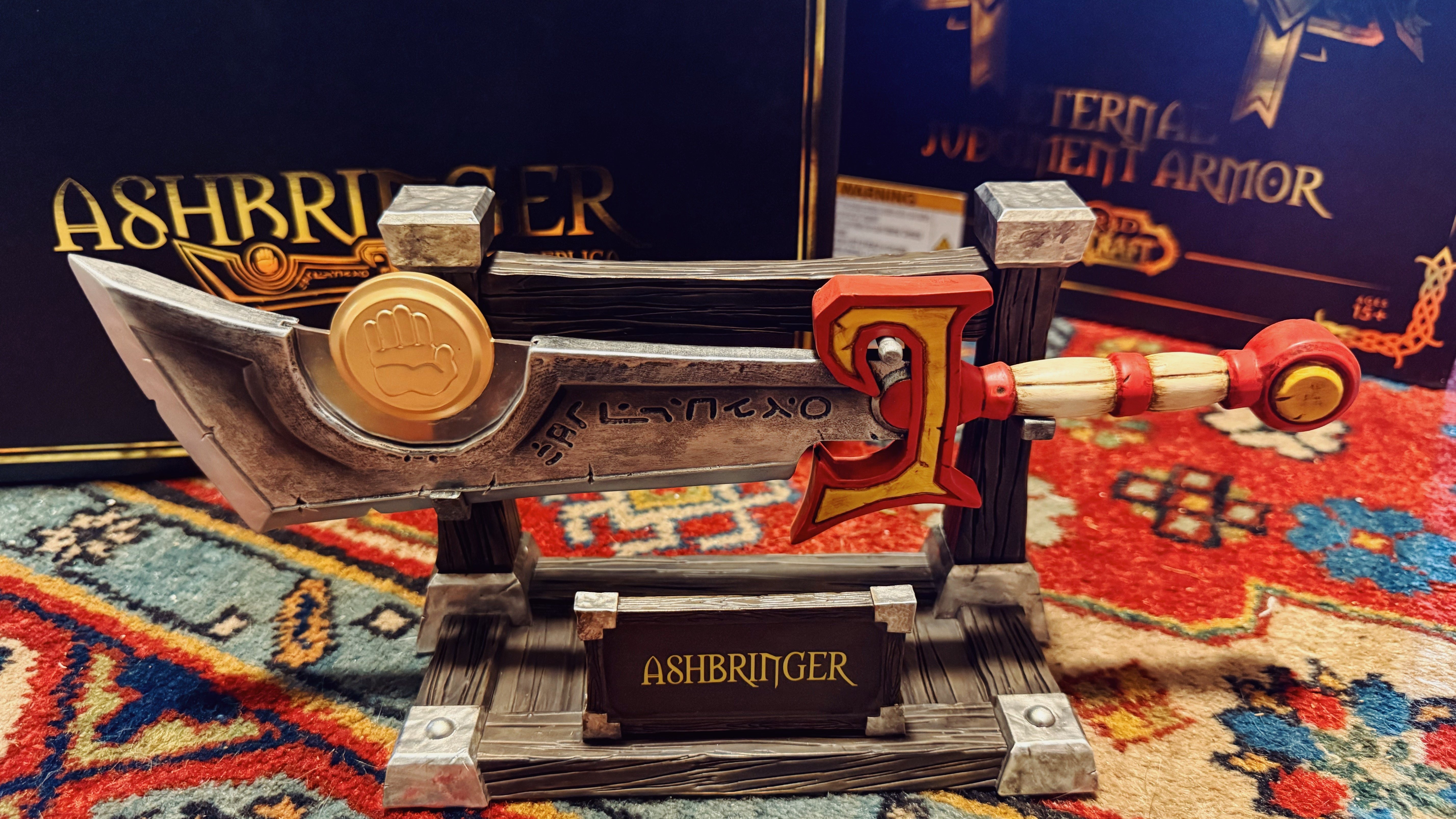 Unboxing the World of Warcraft Ashbringer 11" Replica & Eternal Judgment Armor Replica