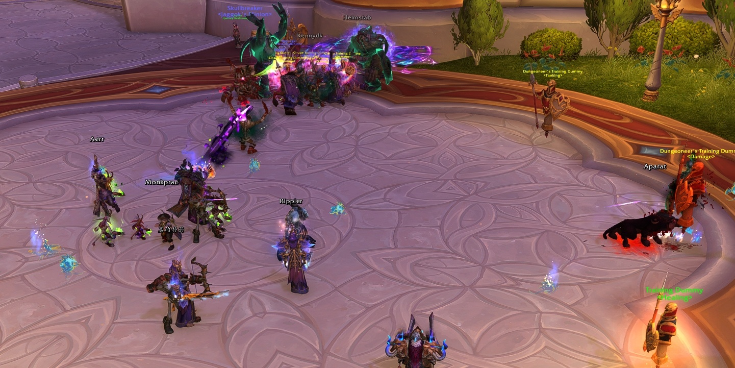 Одна команда позволяет отключить громоздкие полосы здоровья дружественных игроков, оставляя их имена хорошо видимыми.