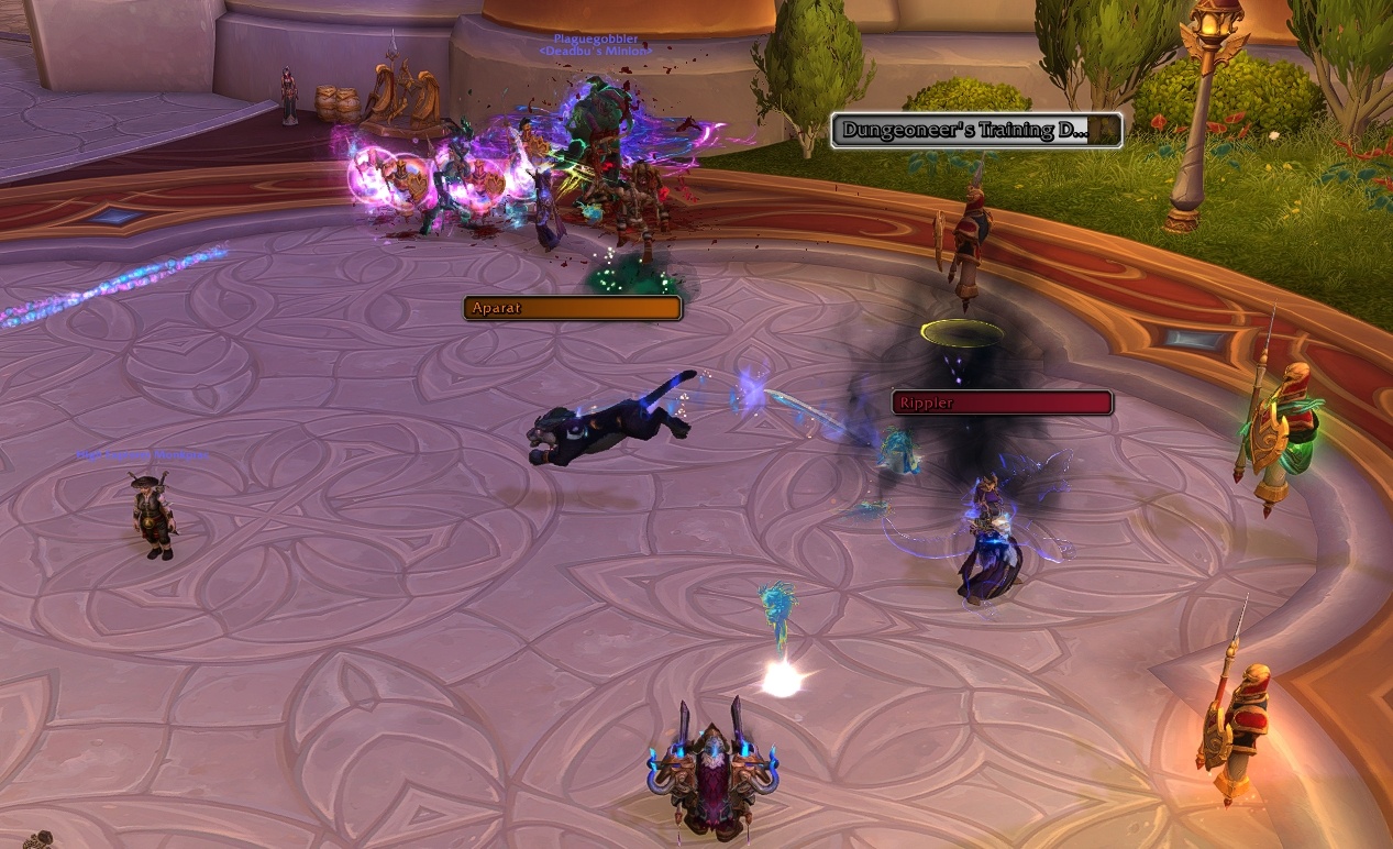 Включение цветов классов может быть полезно, когда важнее или проще идентифицировать класс, а не конкретного игрока, хотя текст может сливаться с другими эффектами заклинаний.