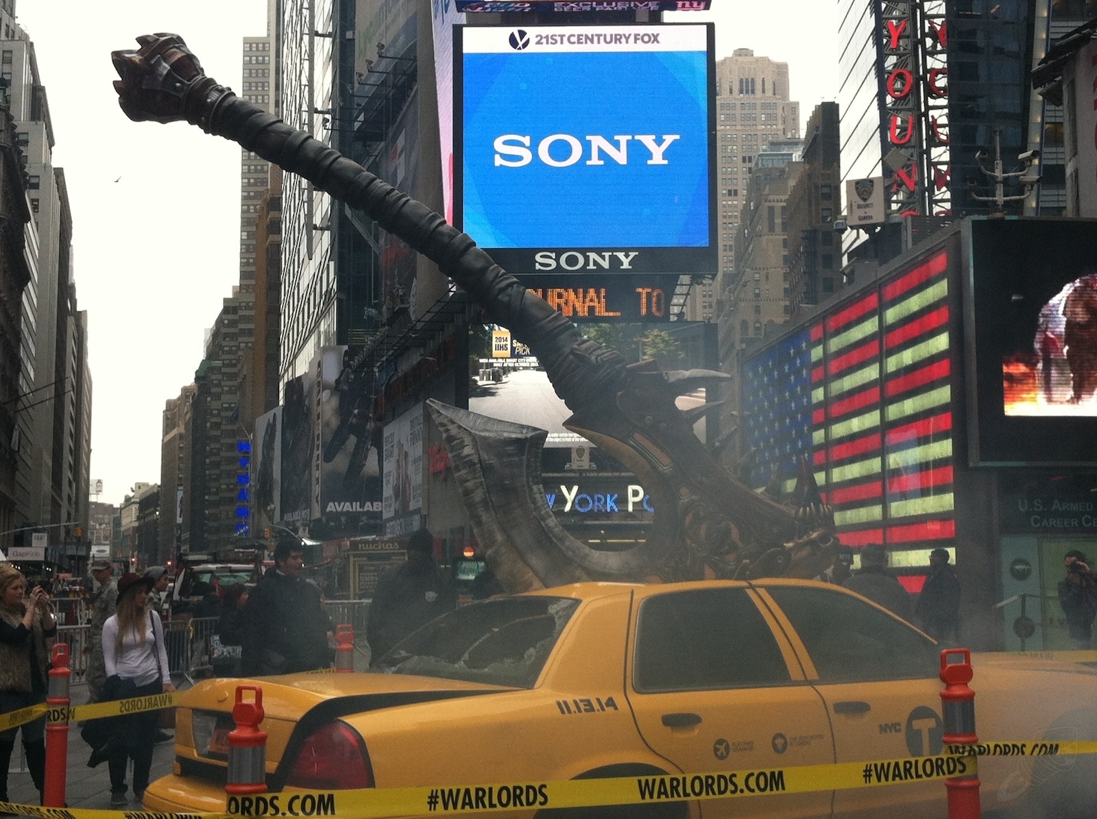 Warlords Of Draenor Smashed Taxi In Times Square Wowhead News - times square roblox