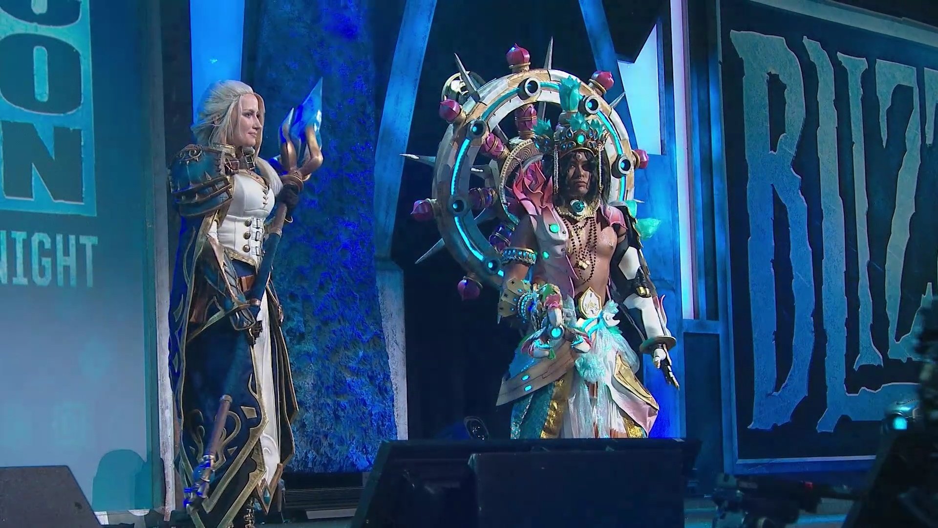 Близкон 2023. Близзкон косплей Громмаша. BLIZZCON 2018. Конкурса косплеев на выставке близзкон. Близзкон конкурс костюма.