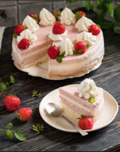 Кусок торта на тарелке (50 фото)